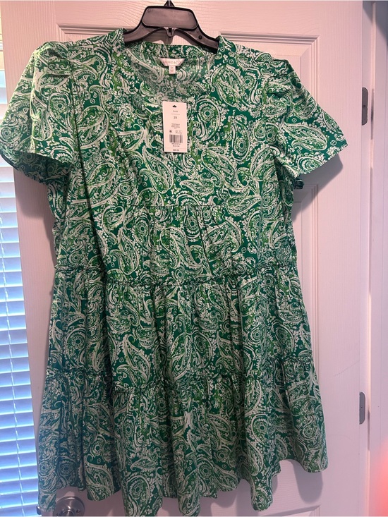 crown & ivy Dresses & Skirts - Crown & IvyGreen Paisley Tiered Dress